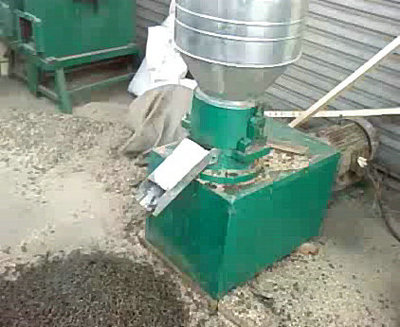 顆粒飼料機(jī)與秸稈飼料加工機(jī) 現(xiàn)代飼料生產(chǎn)的關(guān)鍵設(shè)備